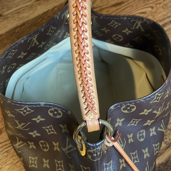 Louis Vuitton Monogram Canvas Artsy MM Satchel - Picture 13 of 14